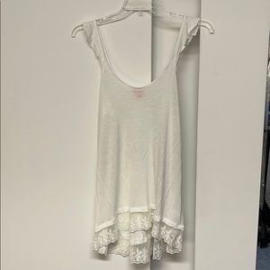 Candie’s white hi-low tank with lace hem
